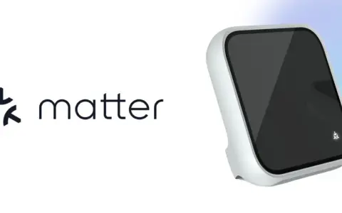 En vit enhet med en mörk skärm bredvid logotypen för **matter**.