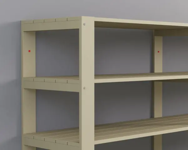 En beige hylla med flera hyllplan, monterad med konsoler mot en grå vägg. Perfekt för att bygga hylla med konsoler för förvaring.
