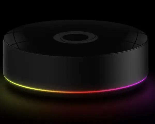 Svart, rund smart hem hub med en ljusring i regnbågens färger som lyser upp mörkret.