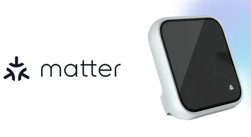 En vit enhet med en mörk skärm bredvid logotypen för **matter**.